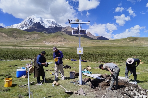 自動(dòng)氣象站安裝圖片1